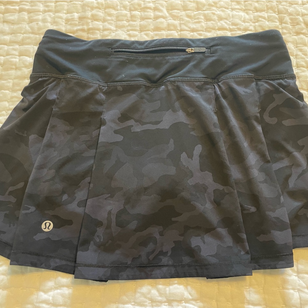🍋 EUC size 4 lululemon camo skirt!🍋